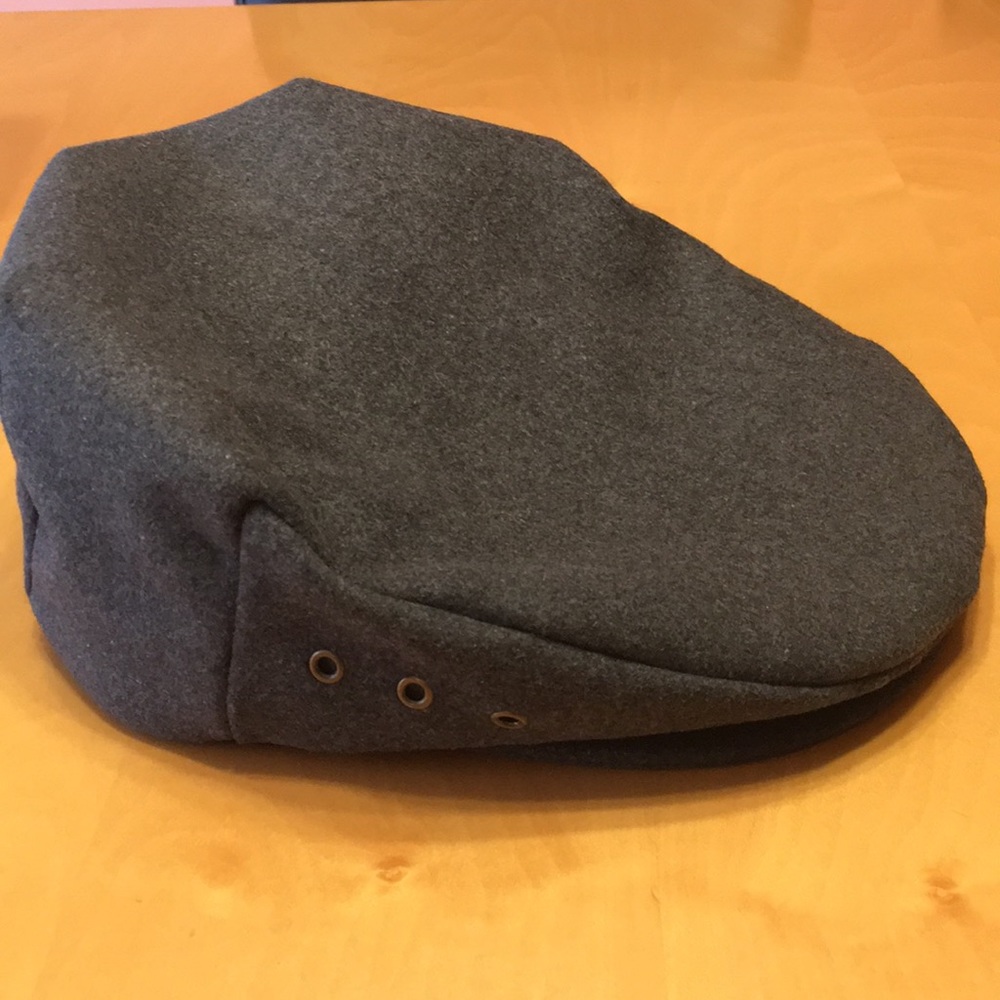Woolrich mens grey cap with lining inside